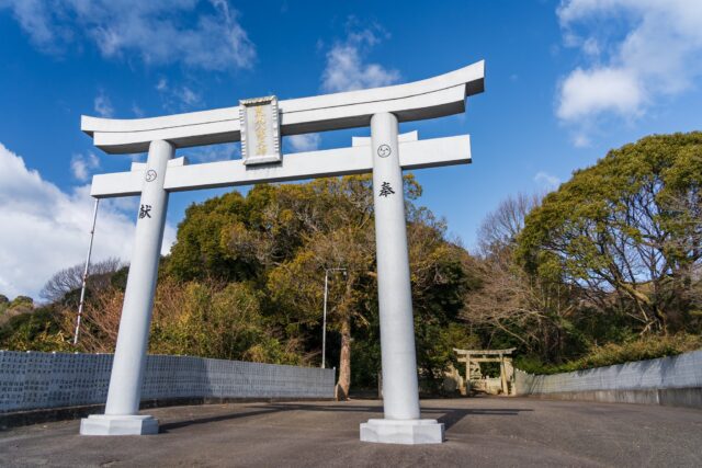 「荒木八幡大神」
愛媛県今治市宅間荒木乙２７９番地 寺奥甲１４８４番地
#愛媛 #今治 #鳥居⛩ #鳥居⛩️の見える風景 #神社フォトコンわたしと神社
#大空 #雲 #青空 #荒木八幡大神
